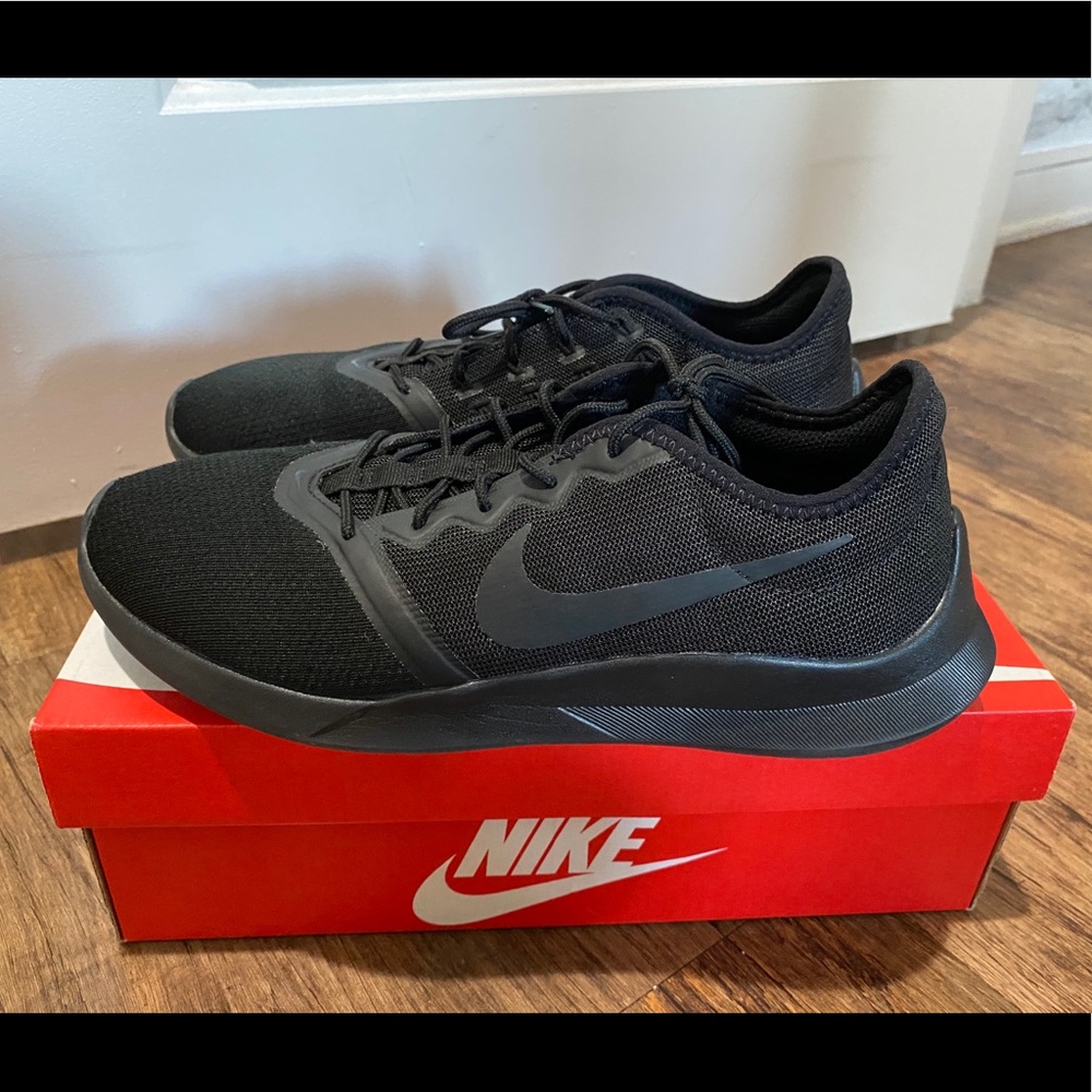 Nike athletic shoes - come with box